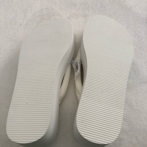 New old navy puffy platform sandals slides, women size 8 - Picture 7 of 12